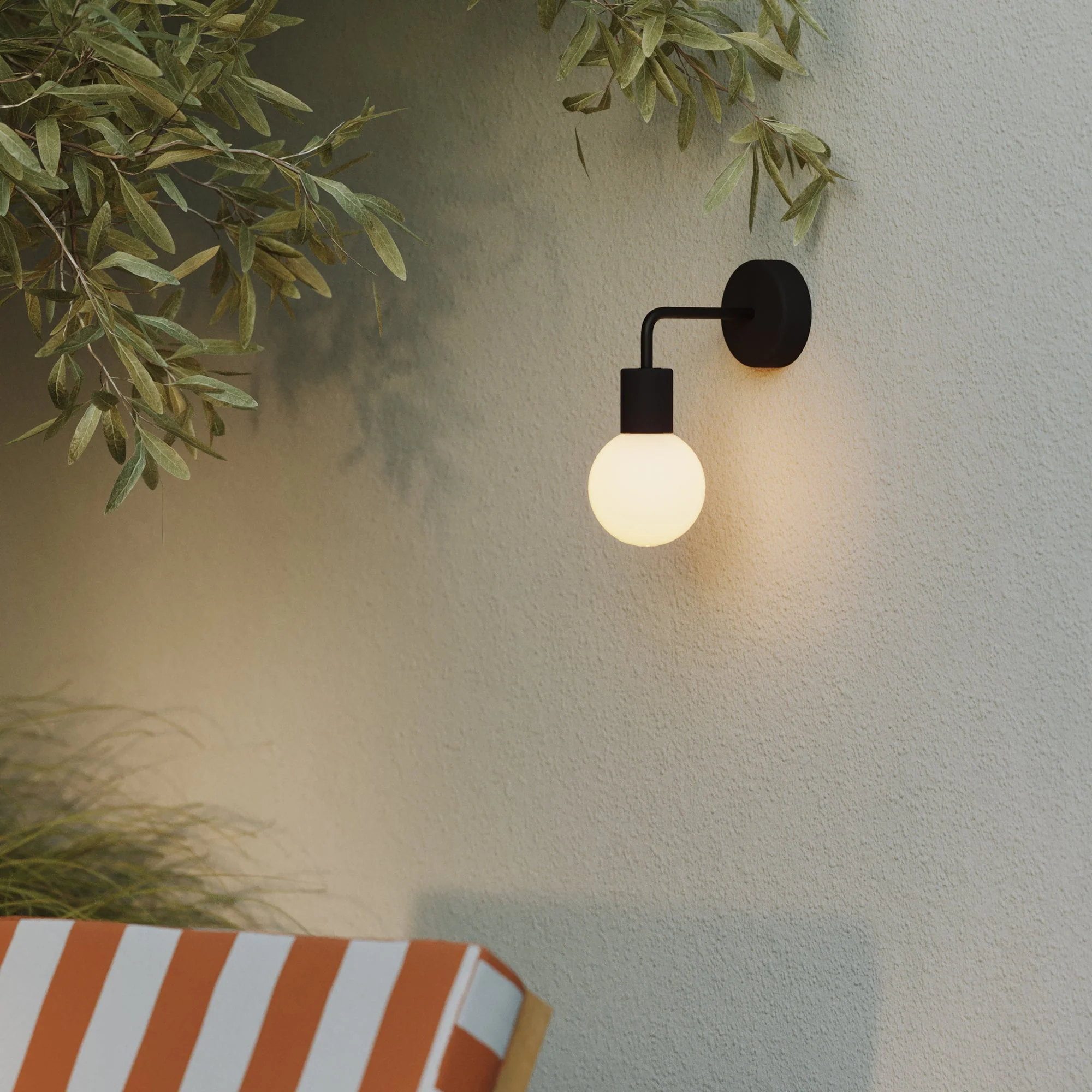 Applique da esterno Modulair IP65 con estensione a L e paralume a sfera infrangibile Unbreak-a-Ball - Nero - Image 2