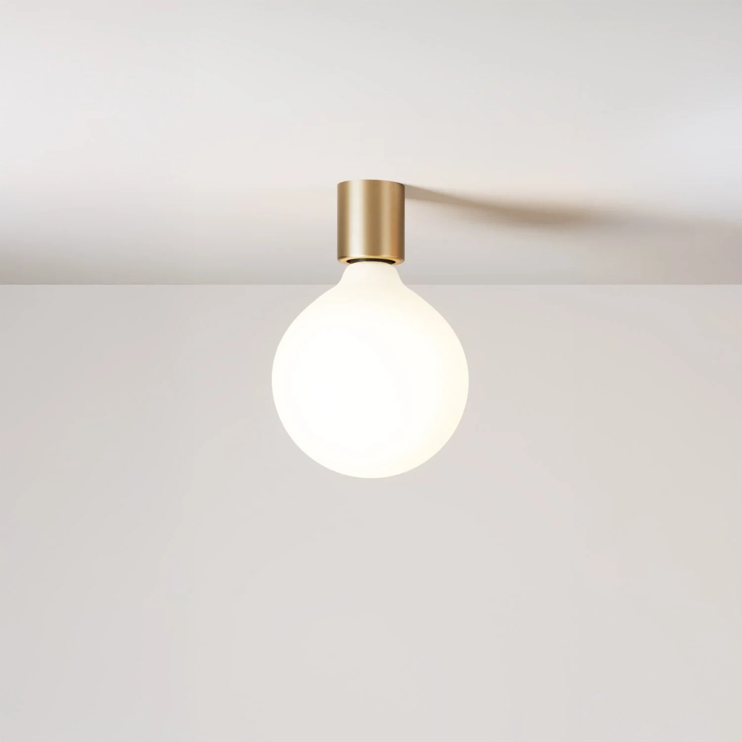 Applique in metallo con lampadina globo effetto porcellana - Bronzo satinato