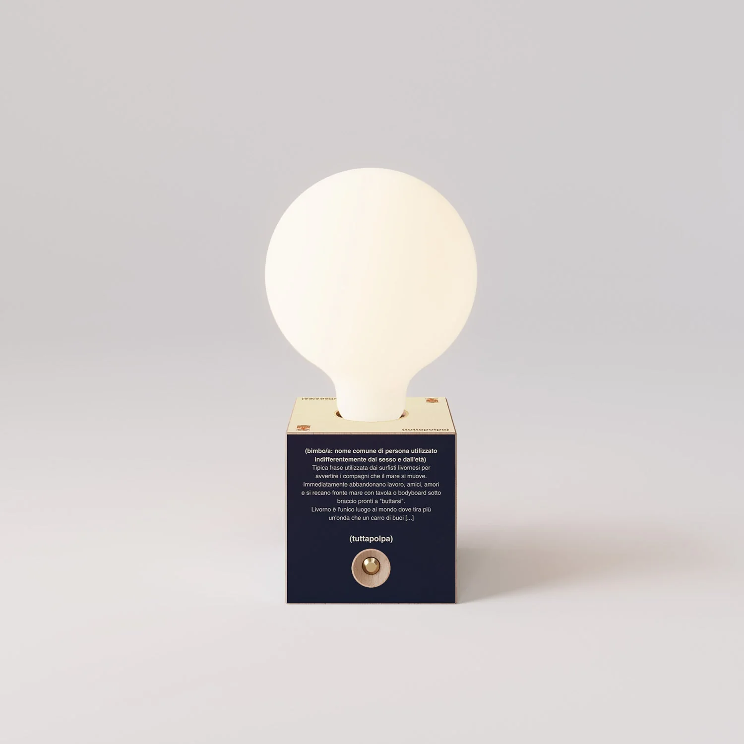 Lampada a batteria Cabless03 "Bimbi c’è l’onde" con lampadina globo effetto porcellana - Tuttapolpa - Image 4