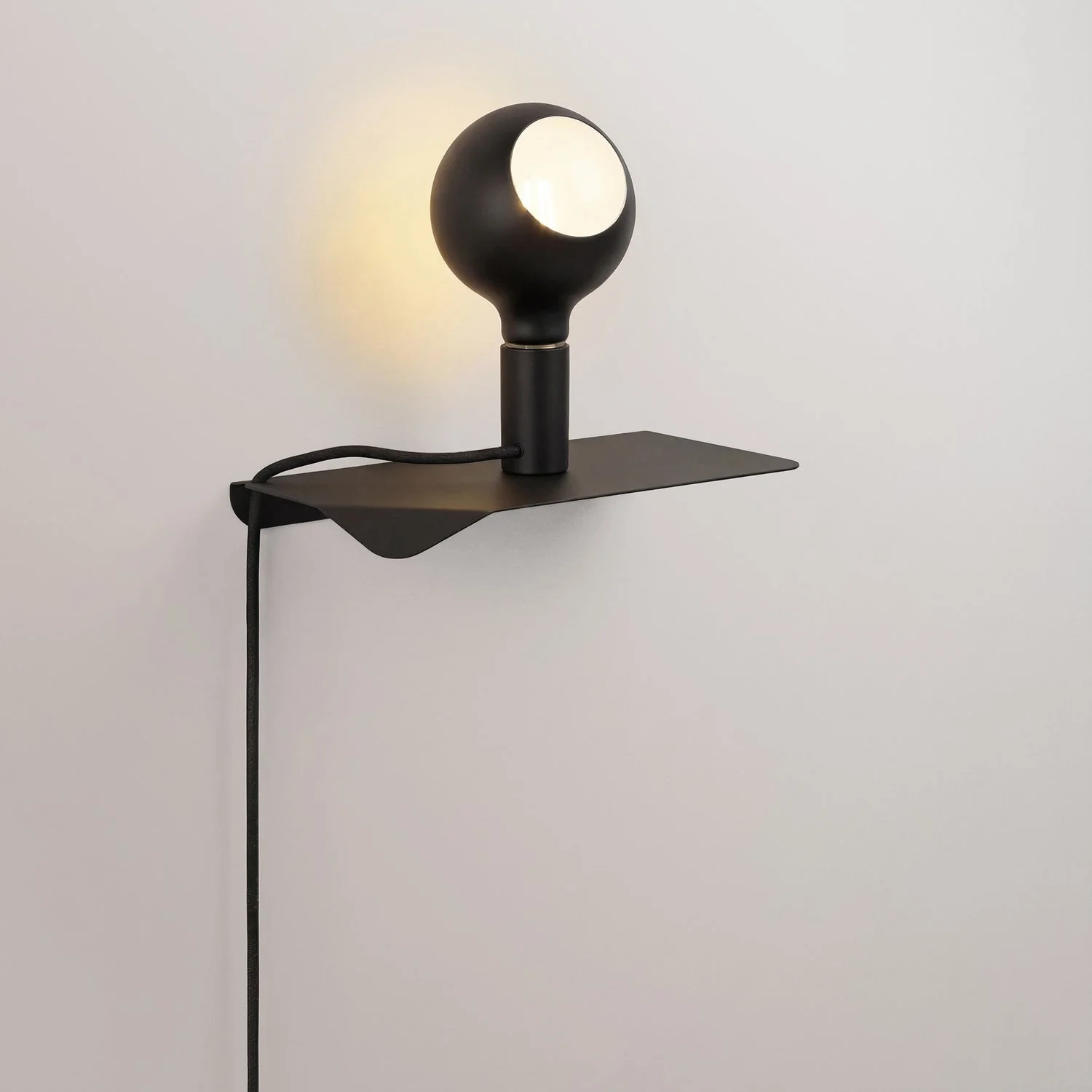 Combo Camo - Lampada con mensola e spina UK - Nero