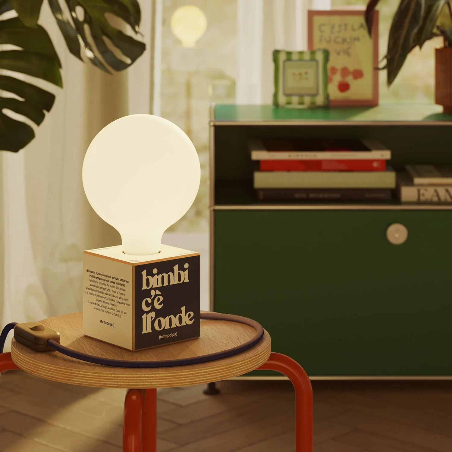 Cubetto table lamp with US plug, "Bimbi c’è l’onde" porcelain effect globe bulb - Tuttapolpa - Image 2