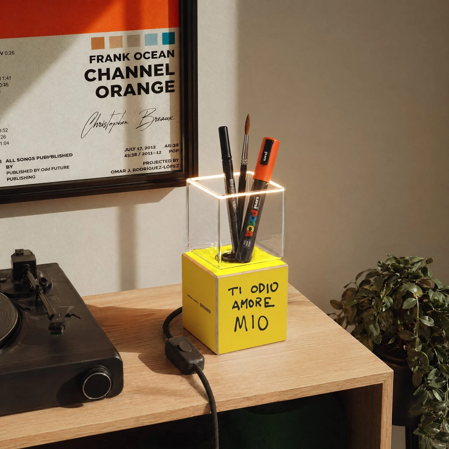 Cubetto table lamp with US plug, "Ti odio amore mio" Ghost bulb - Santomanifesto - Image 3