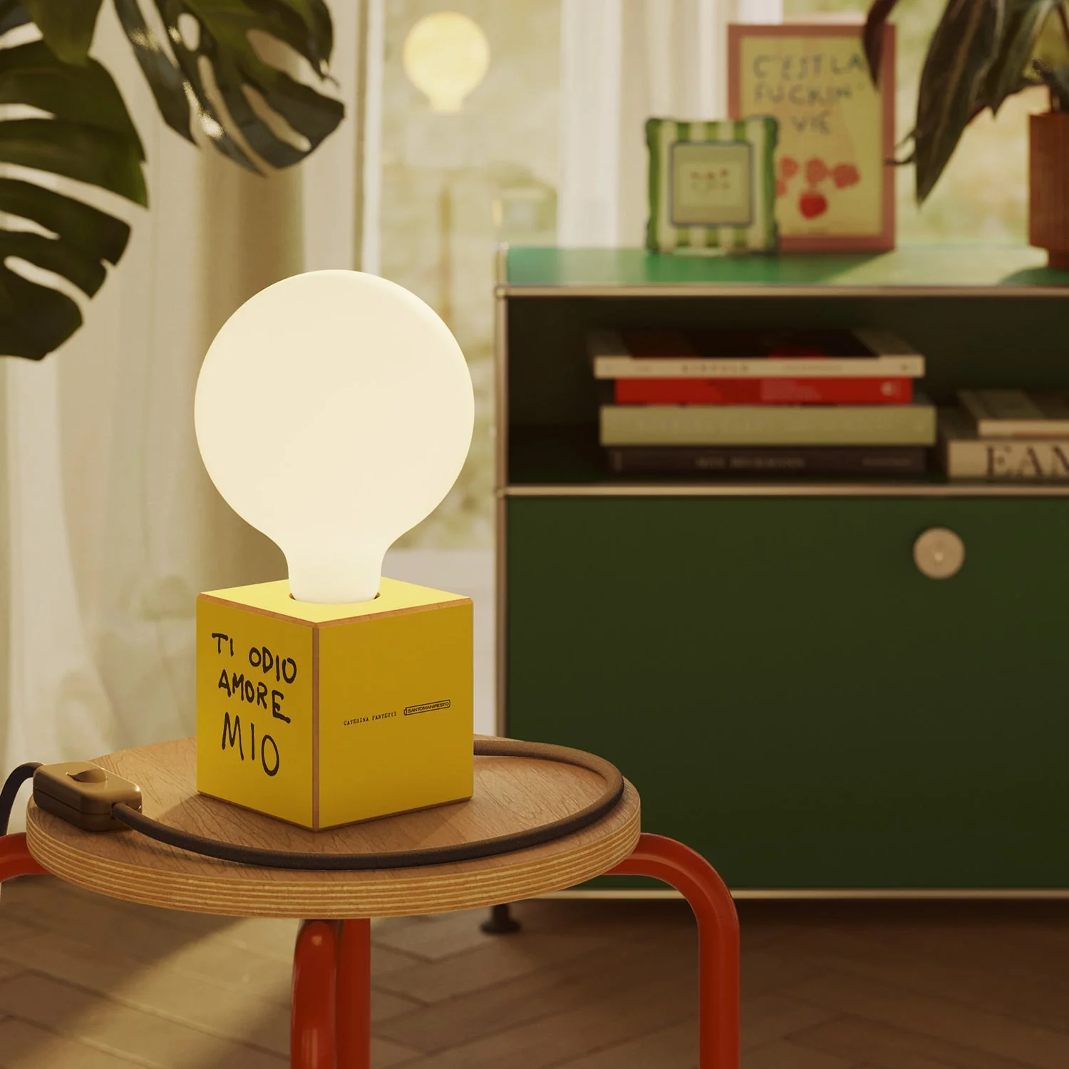 Cubetto table lamp with US plug, "Ti odio amore mio" porcelain effect globe bulb - Santomanifesto - Image 2