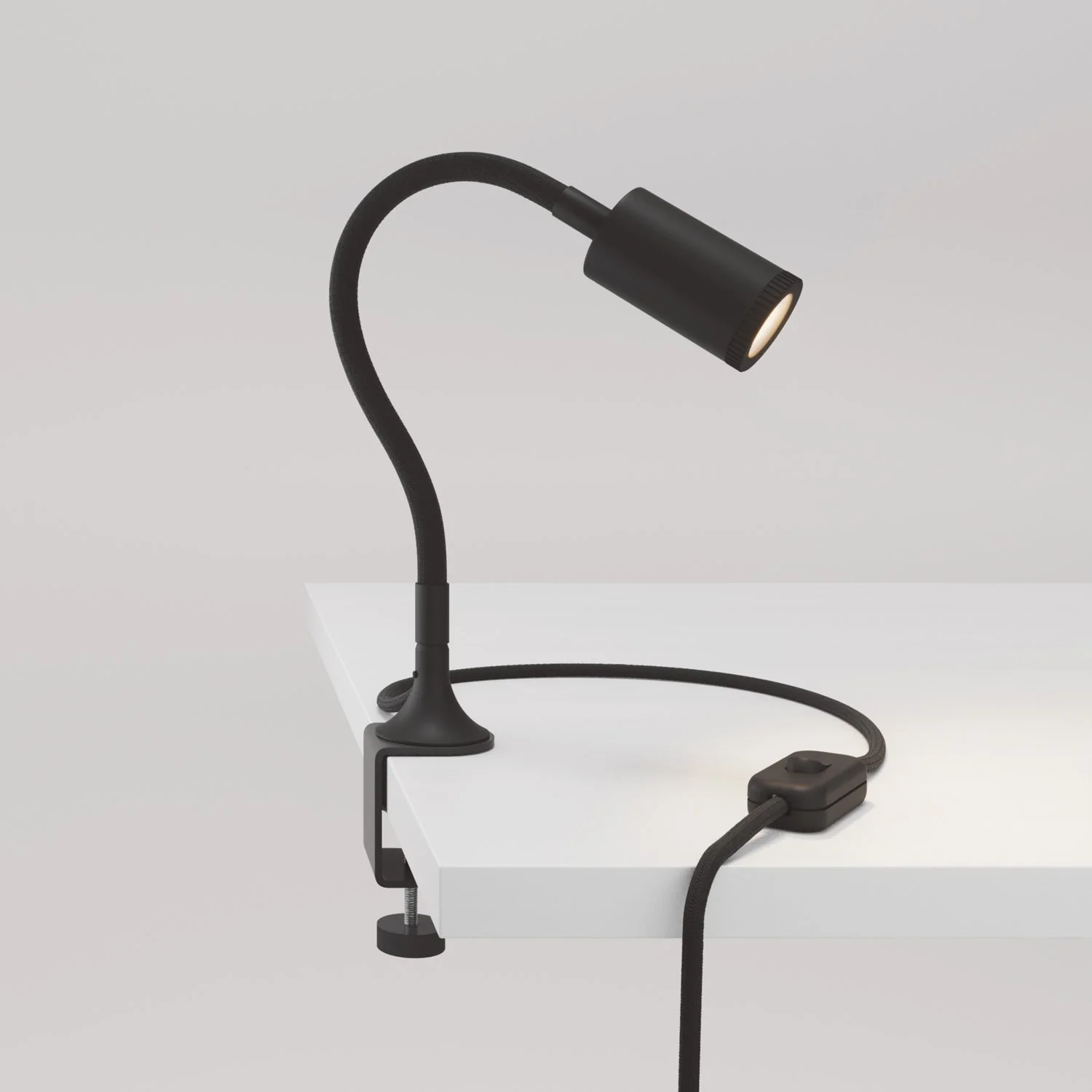 Faretto snodabile MAG-Y con pinza e spina UK - Nero