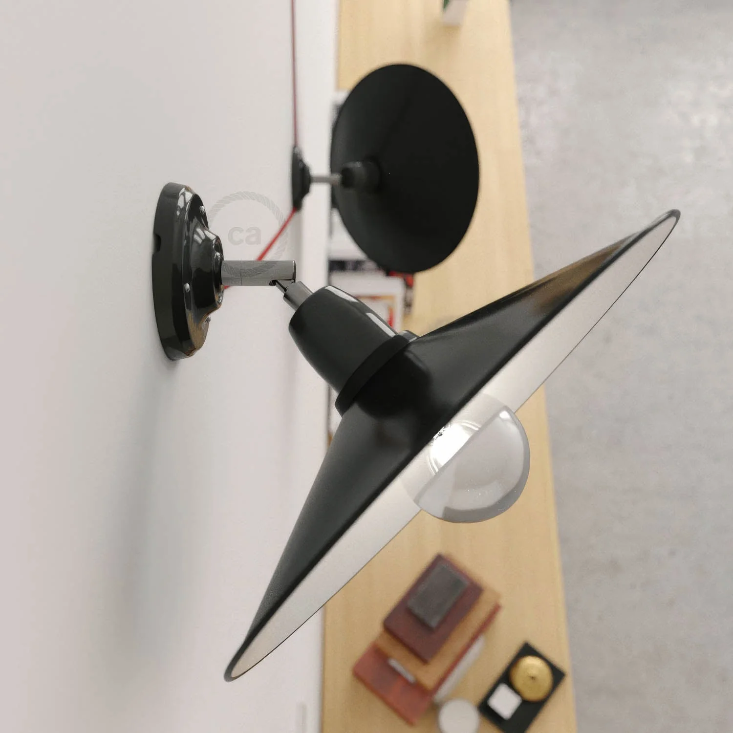 Fermaluce 90° con paralume Swing, lampada orientabile da parete o soffitto in porcellana - Nero - Image 2