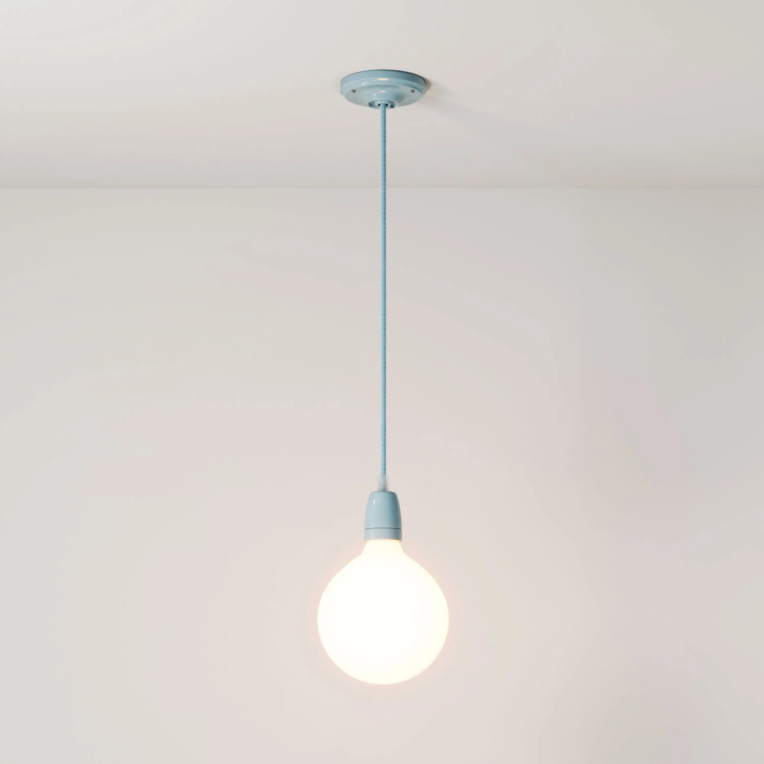 Lampada a sospensione completa di cavo tessile e finiture in porcellana colorata - Azzurro