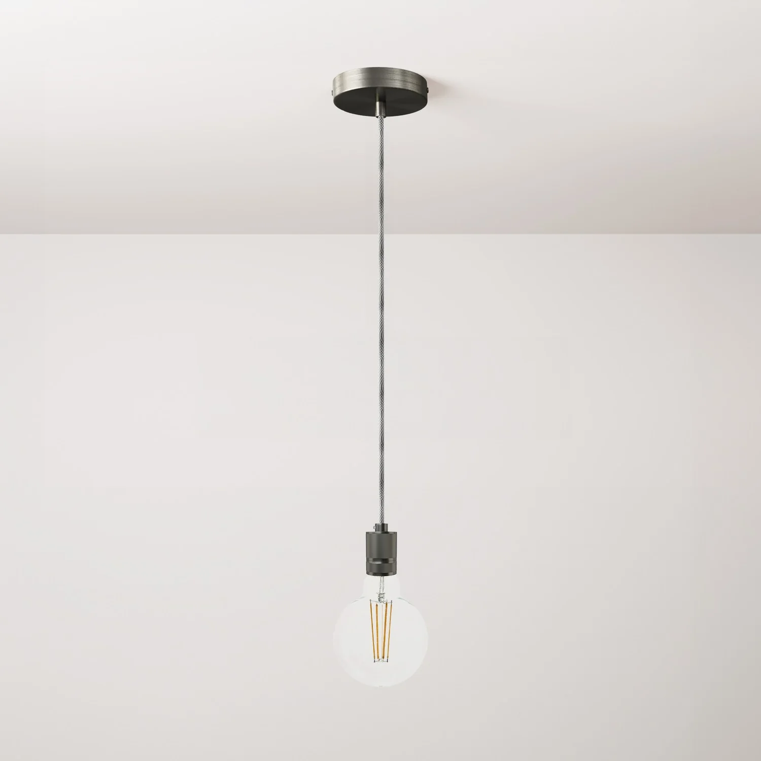 Lampada a sospensione completa di cavo tessile e portalampada in alluminio zigrinato - Titanio satinato