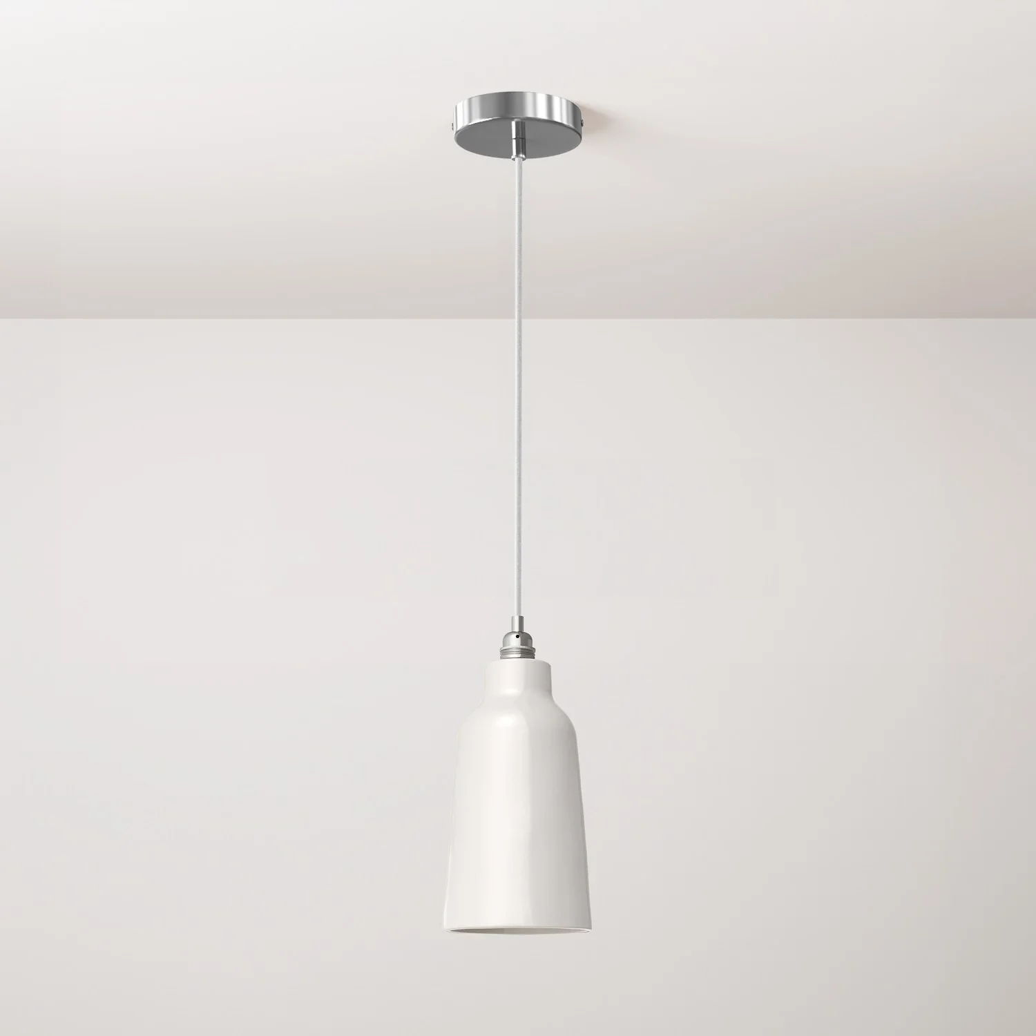 Lampada a sospensione completa di cavo tessile, paralume Bottiglia in ceramica e finiture in metallo - Bianco lucido