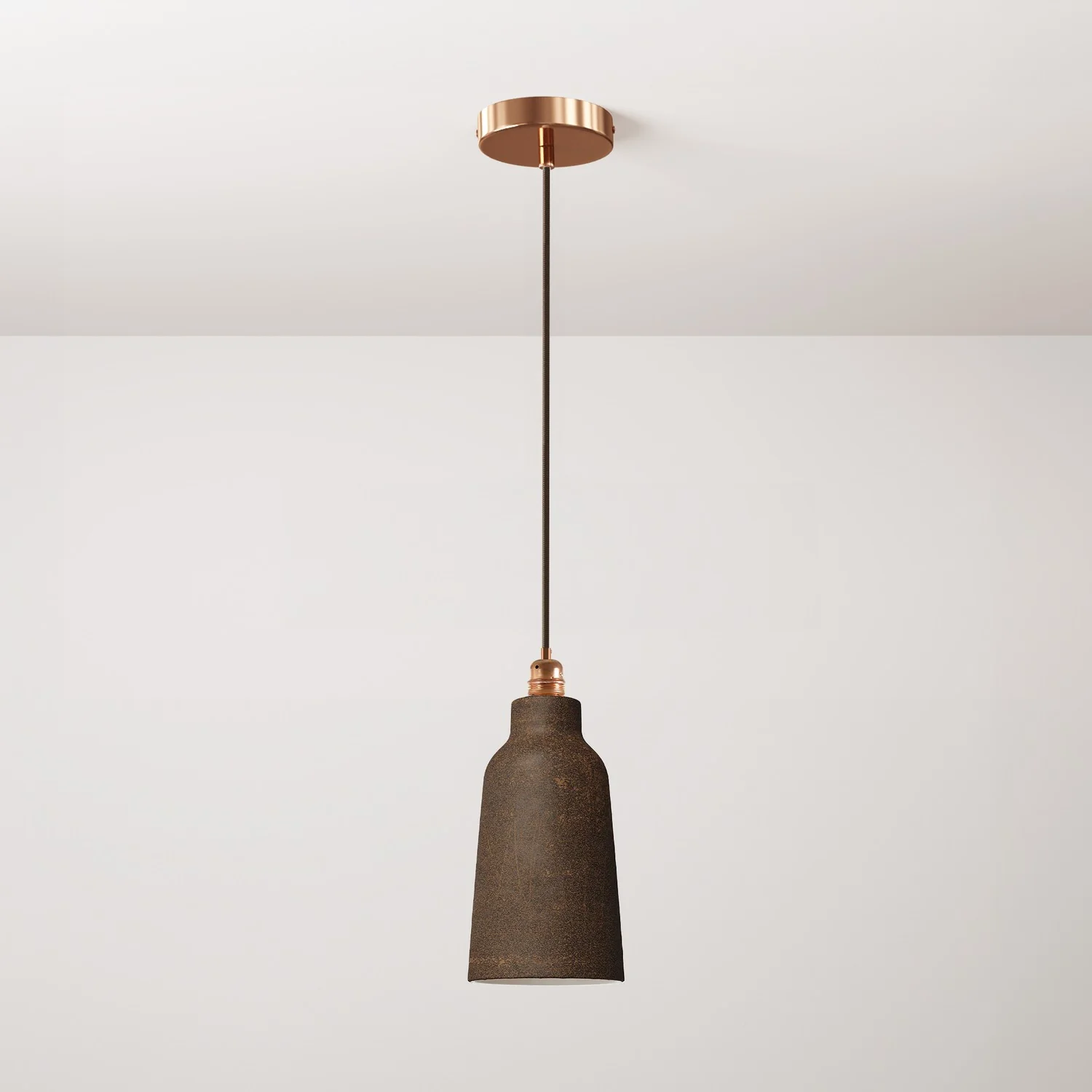 Lampada a sospensione completa di cavo tessile, paralume Bottiglia in ceramica e finiture in metallo - Effetto corten