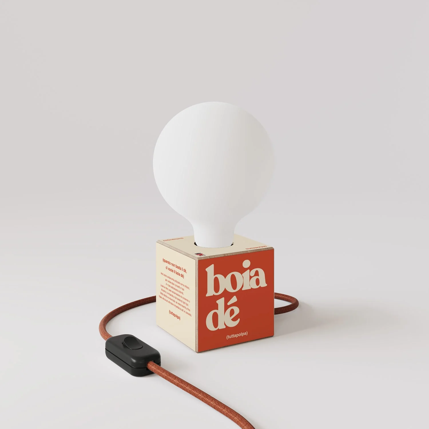 Lampada da tavolo Cubetto "Boia de" con spina inglese e lampadina globo effetto porcellana - Tuttapolpa - Image 3