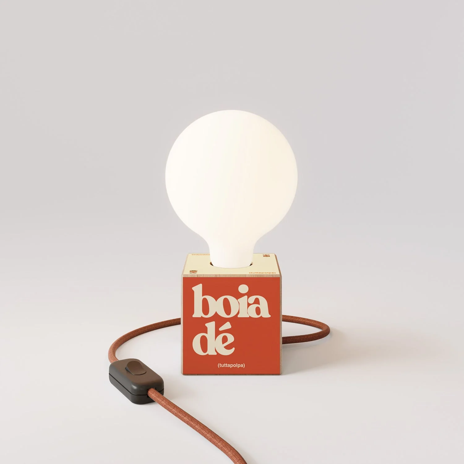 Lampada da tavolo Cubetto "Boia de" con spina inglese e lampadina globo effetto porcellana - Tuttapolpa - Image 4