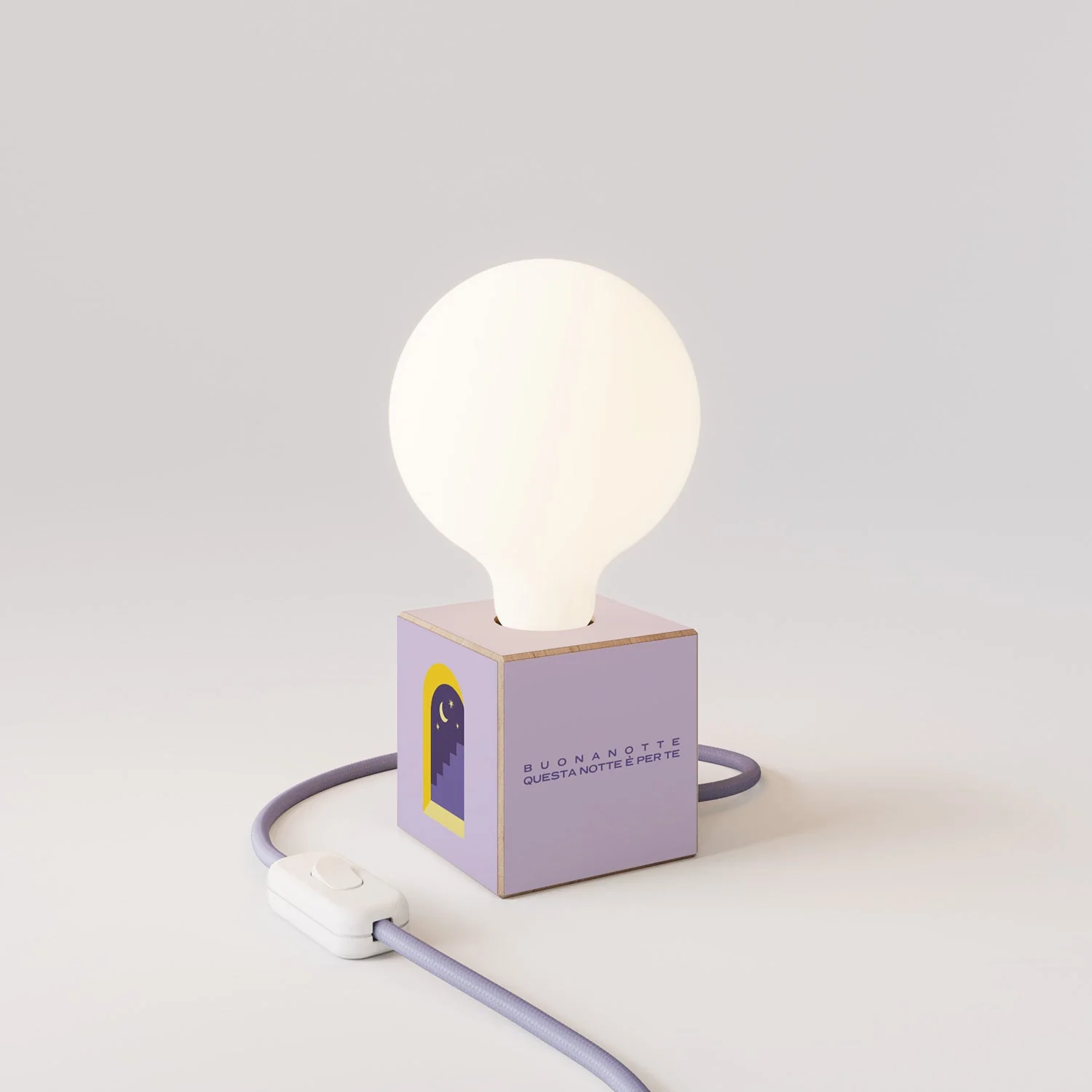 Lampada da tavolo Cubetto "Buonanotte fiorellino" con spina inglese e lampadina globo effetto porcellana - Santomanifesto
