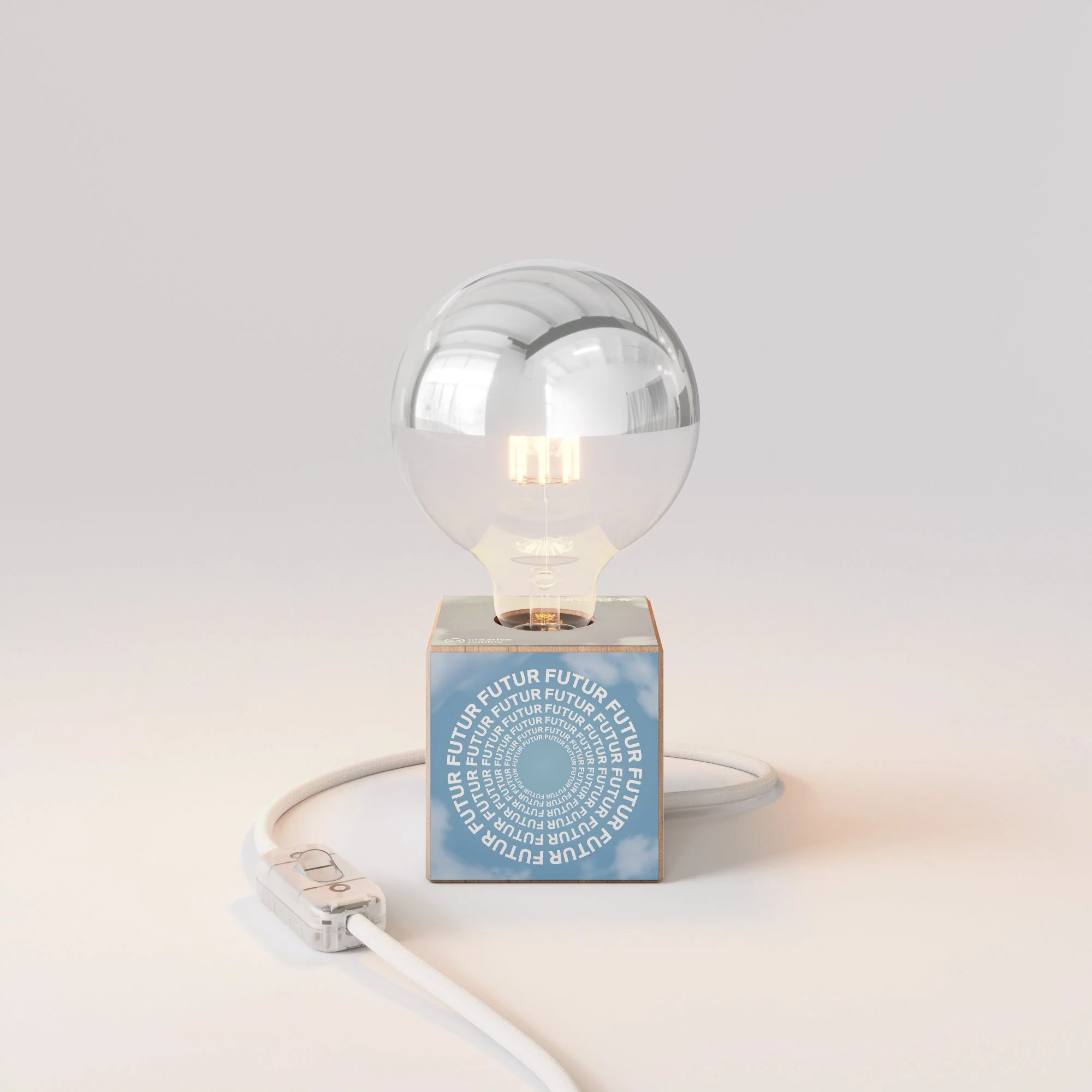 Lampada da tavolo Cubetto "Futur" con lampadina globo mezza sfera argento - Futur Festival - Image 4