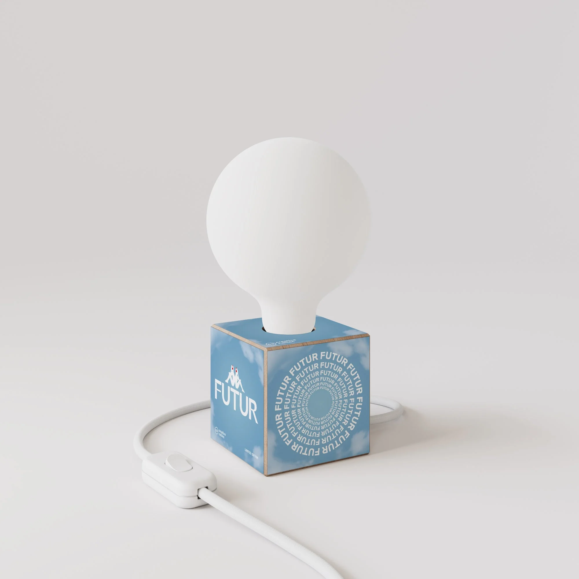 Lampada da tavolo Cubetto "Futur" con spina inglese e lampadina globo effetto porcellana - Futur festival - Image 3