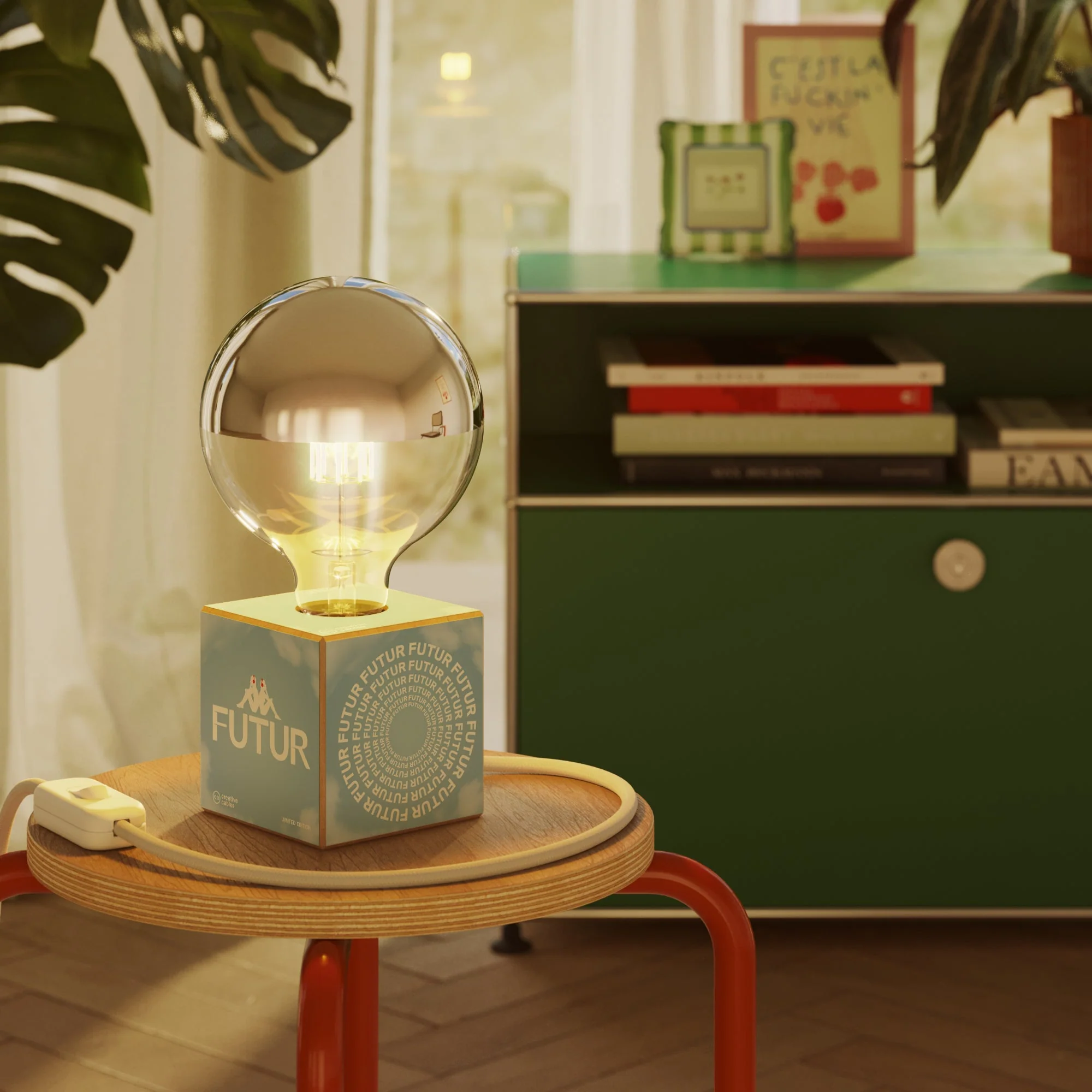 Lampada da tavolo Cubetto "Futur" con spina inglese e lampadina globo mezza sfera argento - Futur Festival - Image 2