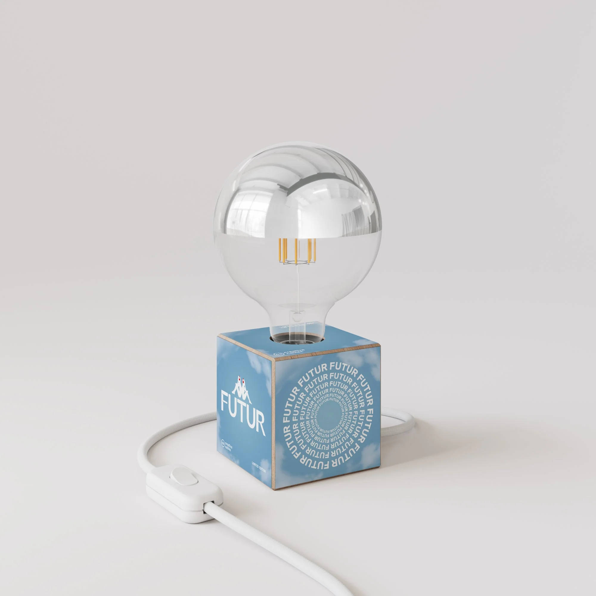 Lampada da tavolo Cubetto "Futur" con spina inglese e lampadina globo mezza sfera argento - Futur Festival - Image 3