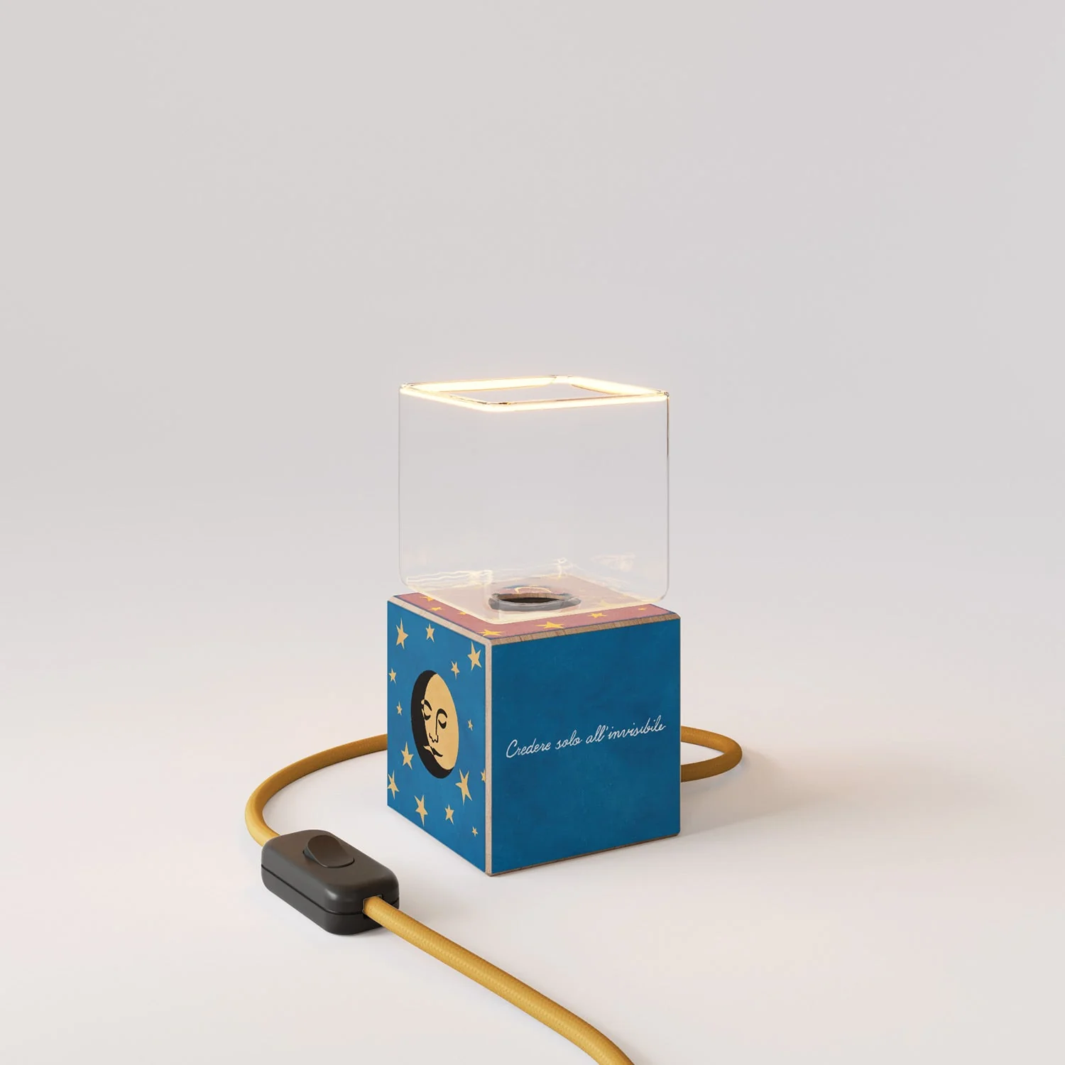 Lampada da tavolo Cubetto "La luna" con spina inglese e lampadina Ghost - Santomanifesto