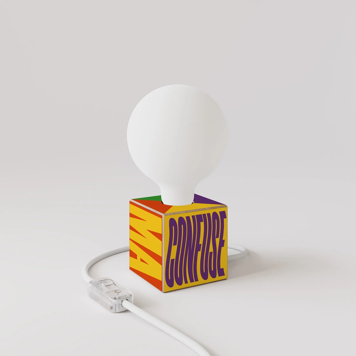 Lampada da tavolo Cubetto "Poche idee ma confuse" con lampadina globo effetto porcellana - Santomanifesto - Image 3