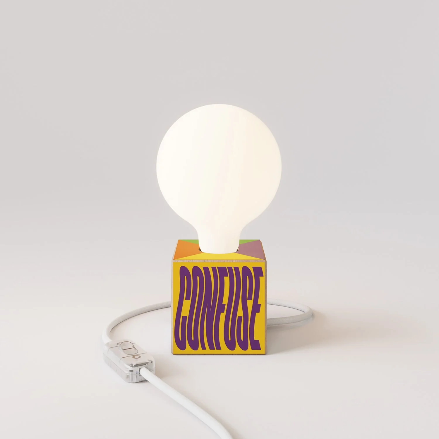 Lampada da tavolo Cubetto "Poche idee ma confuse" con lampadina globo effetto porcellana - Santomanifesto - Image 4