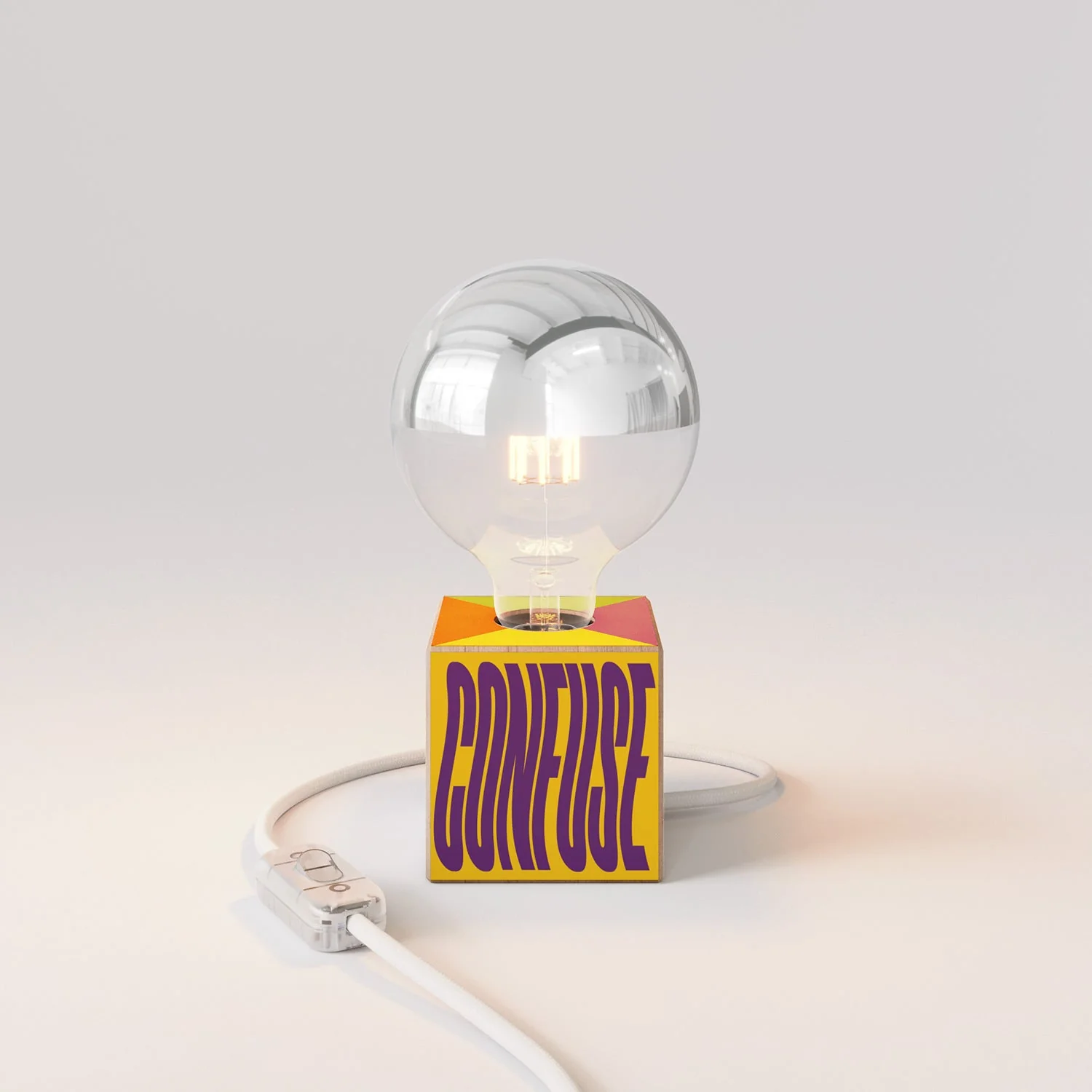 Lampada da tavolo Cubetto "Poche idee ma confuse" con lampadina globo mezza sfera argento - Santomanifesto - Image 4