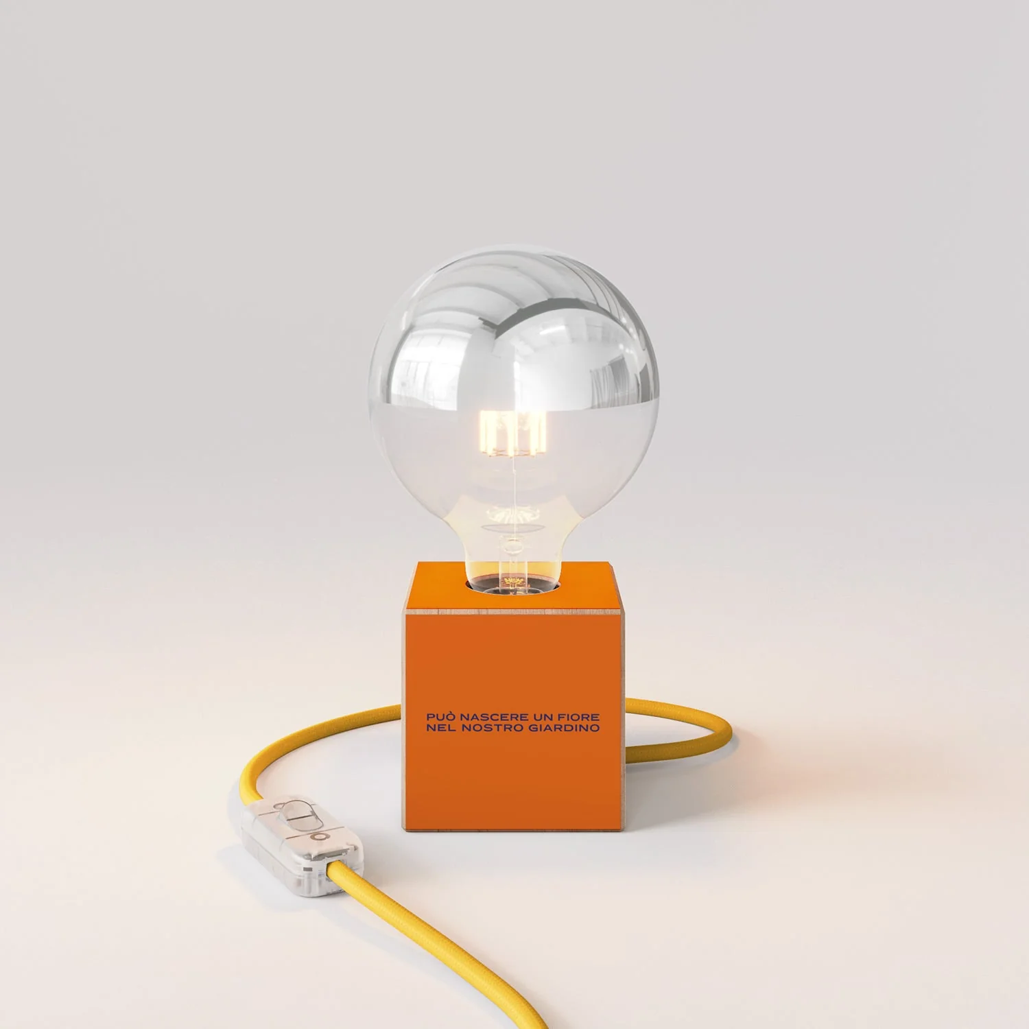 Lampada da tavolo Cubetto "Può nascere un fiore" con lampadina globo mezza sfera argento - Santomanifesto - Image 4