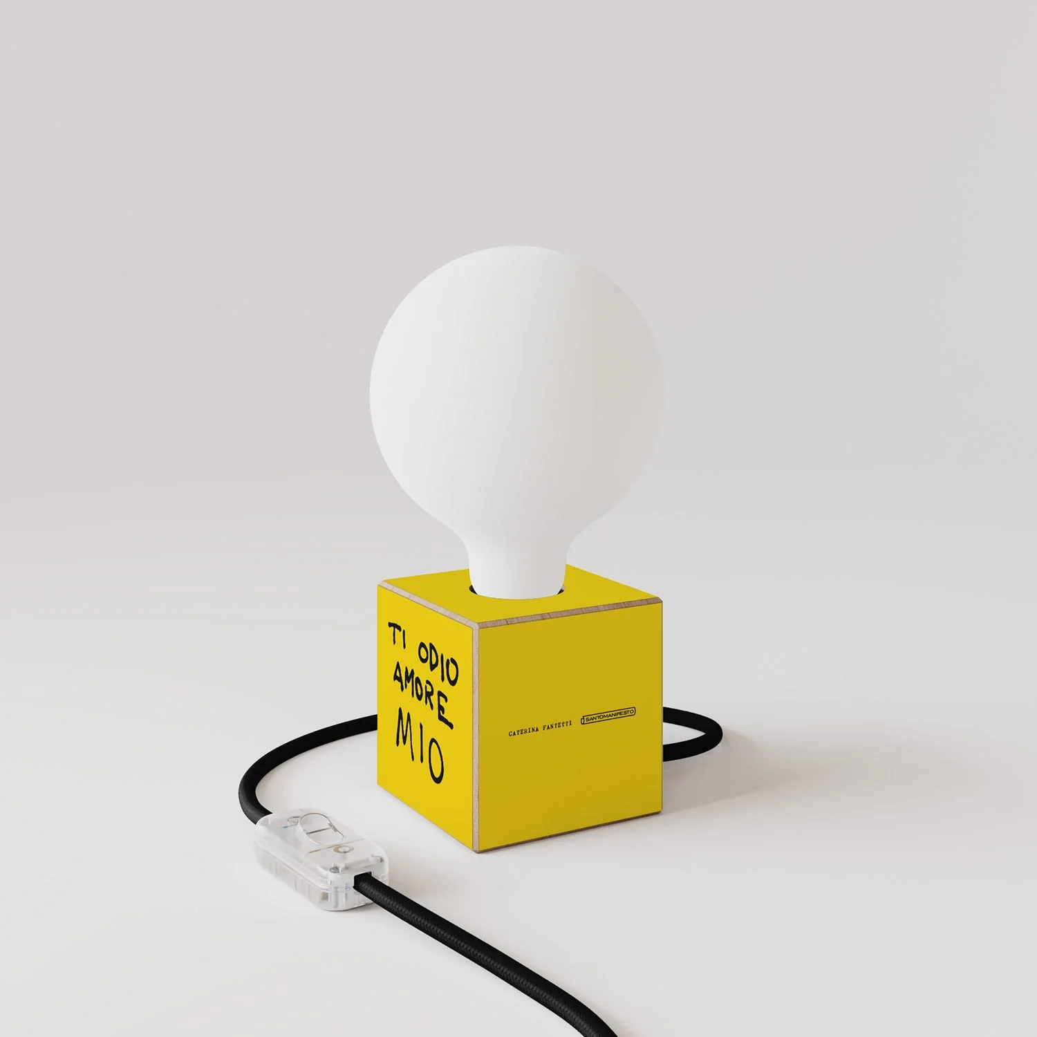 Lampada da tavolo Cubetto "Ti odio amore mio" con lampadina globo effetto porcellana - Santomanifesto - Image 3