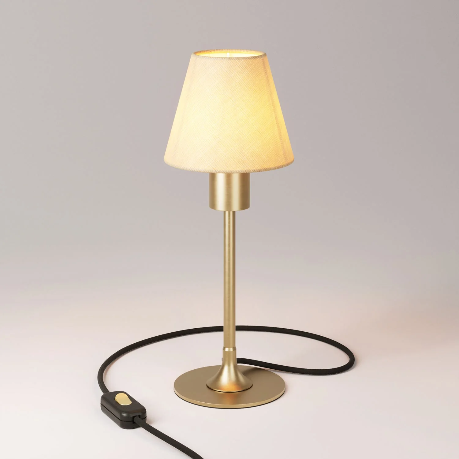 Lampada da tavolo MAG-Y con base metallica tonda, paralume e spina UK - Bronzo satinato