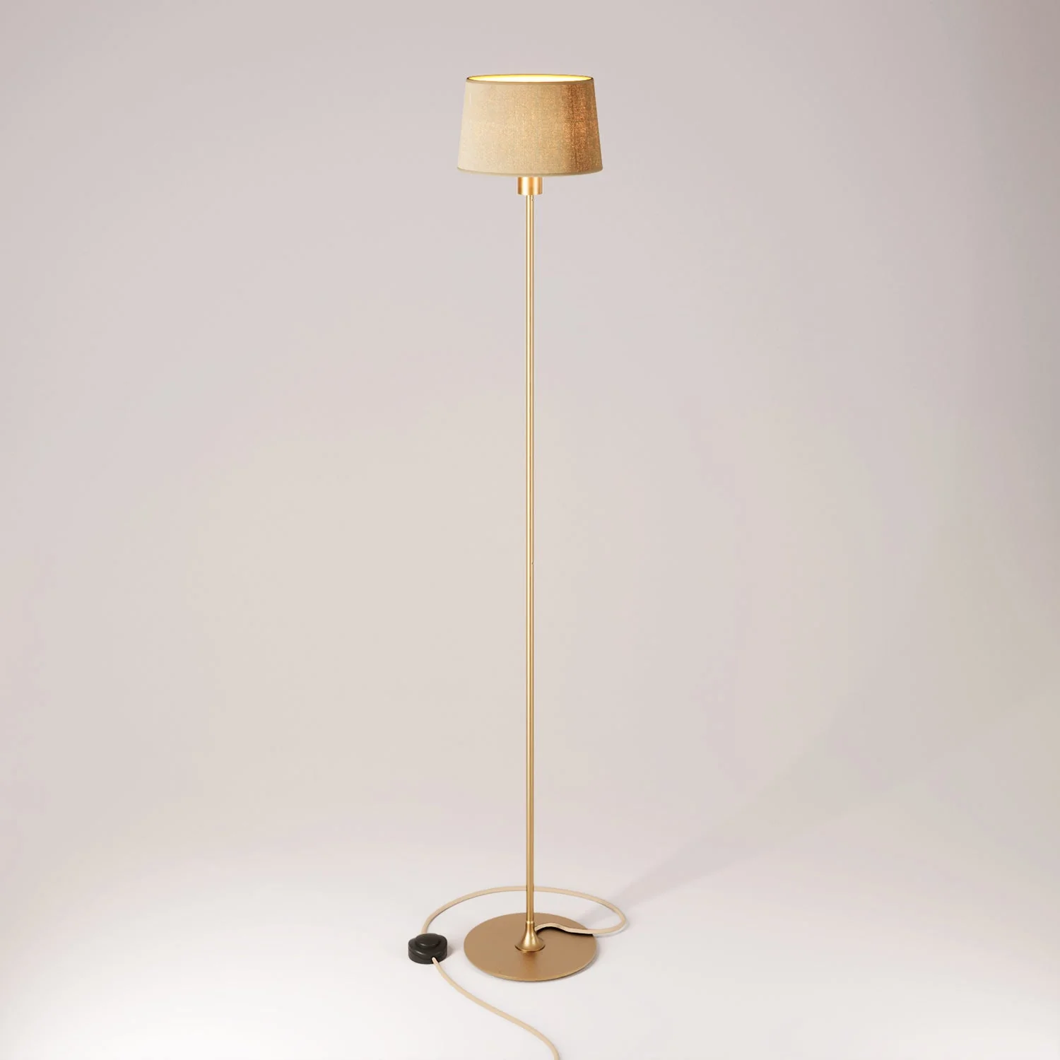 Lampada da terra MAG-Y con base metallica tonda, paralume Athena e spina UK - Bronzo satinato