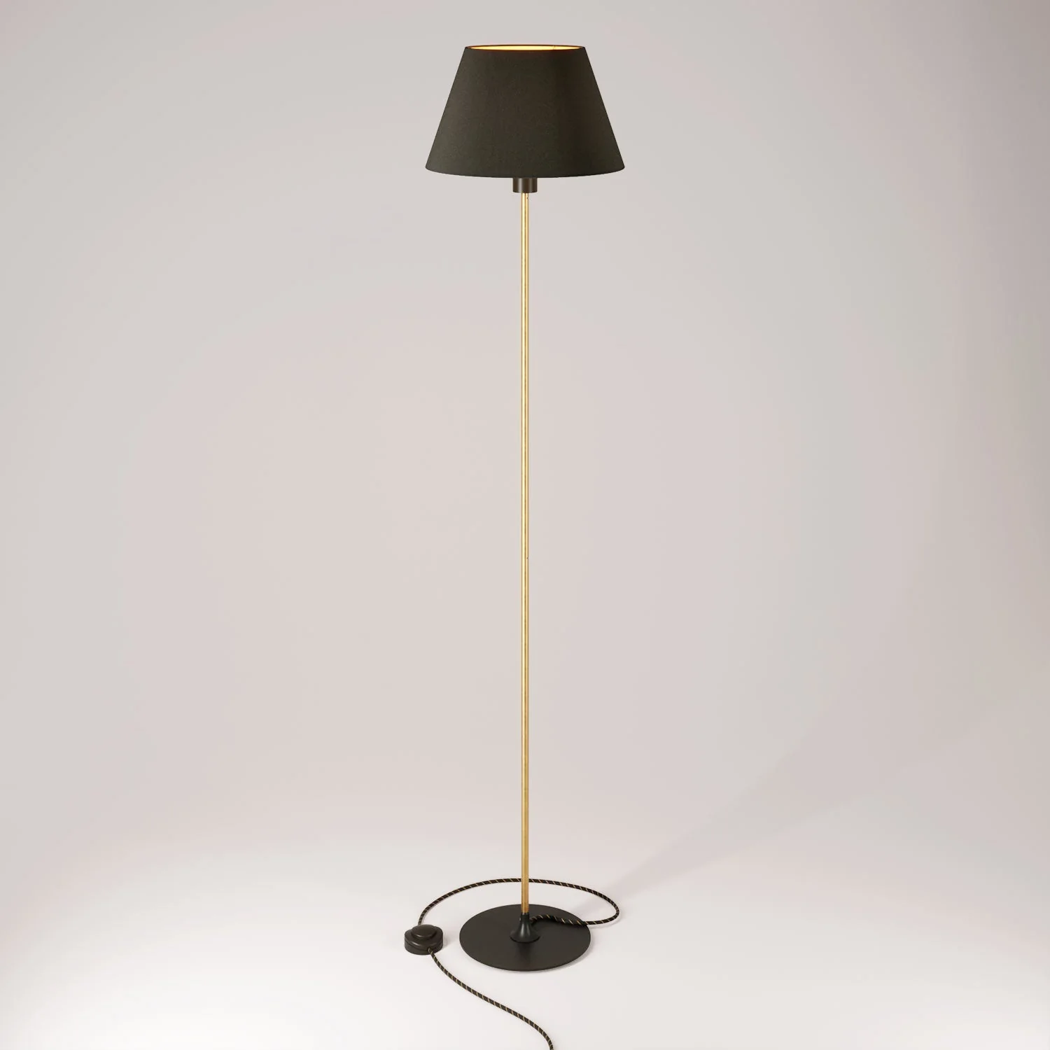 Lampada da terra MAG-Y con base metallica tonda, paralume Impero M e spina UK - Nero