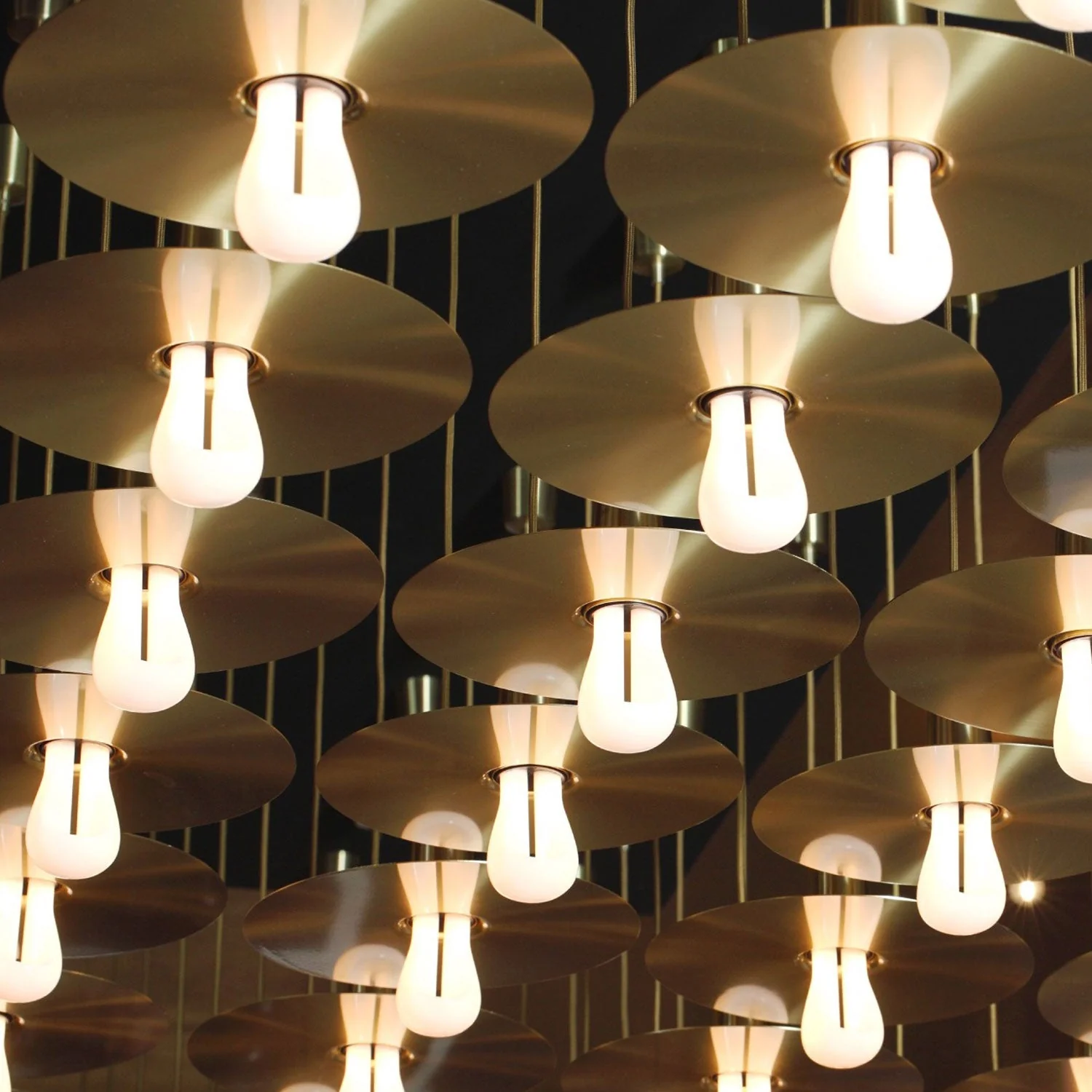 LED Light Bulb Plumen 002 6,5W 560Lm E26 2200K Dimmable - Image 3