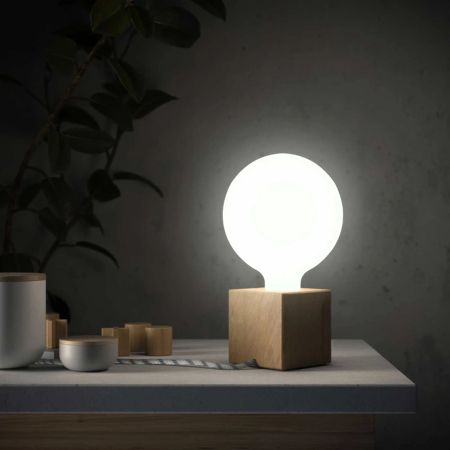Posaluce Cubetto, lampada da tavolo in legno naturale e spina UK - Neutro - Image 2